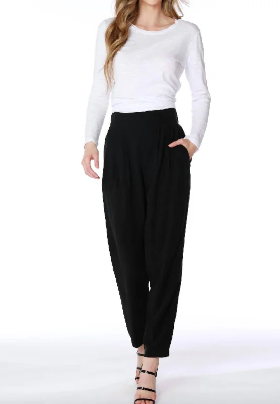 Relaxed Style Pleated Taper Pants In Black